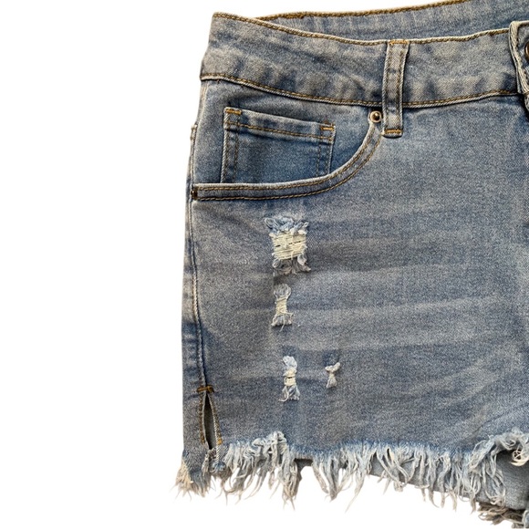 🔹High Waisted Distressed Denim Blue Shorts🔹 - Picture 5 of 8